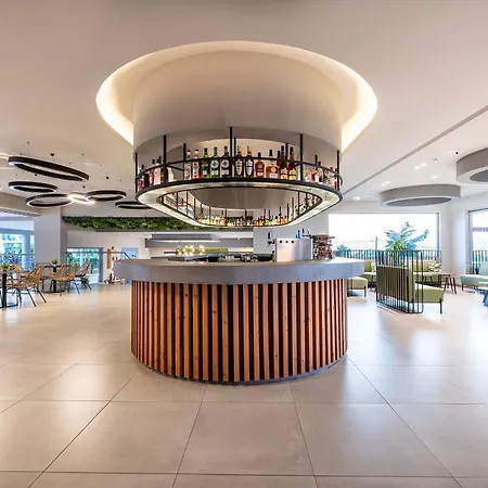 Harmony Crest Aparthotel 4*